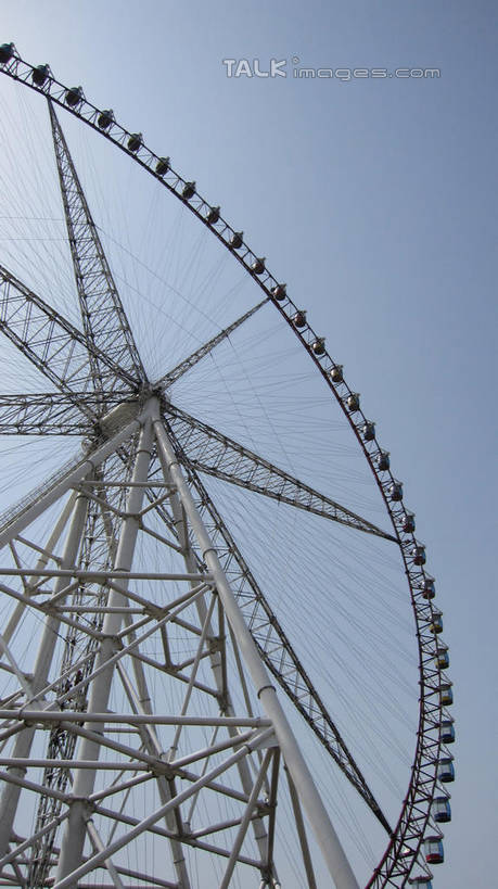 无人,游乐园,竖图,室外,白天,仰视,度假,游戏,美景,城市风光,城市,游乐场,上海,中国,亚洲,阴影,光线,影子,景观,摩天轮,玩,娱乐,蓝色,蓝天,天空,阳光,天,享受,休闲,景色,放松,游乐设施,锦江乐园,晴朗,活动,申,发泄,消遣,智力,东亚,闵行区,上海市,万里无云,费里斯大转轮,中华人民共和国,沪,华东地区,宣泄,乐园,主题公园,游艺设施,晴空,晴空万里,玩耍,嬉戏,彩图,低角度拍摄,人造公园,主题乐园,shslj1