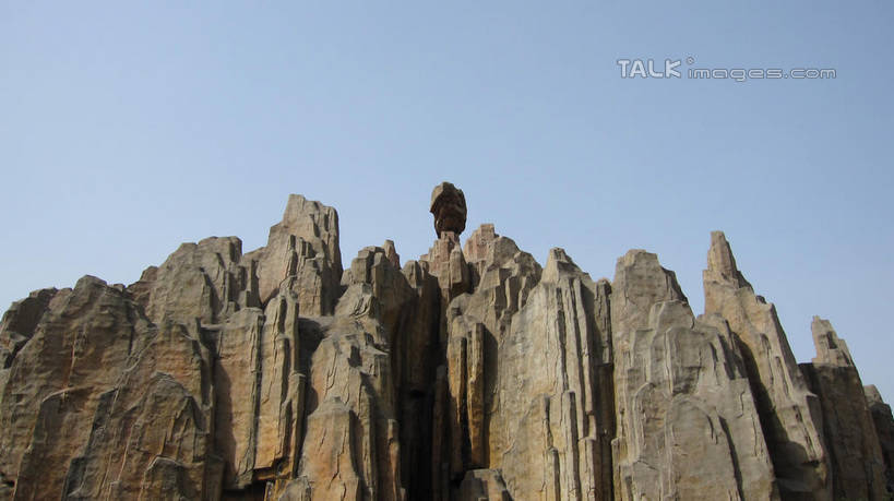 无人,游乐园,横图,室外,白天,仰视,度假,石头,美景,山,城市风光,城市,游乐场,上海,中国,亚洲,阴影,艺术,光线,石子,影子,手工艺品,景观,山峰,山峦,文化,娱乐,蓝色,蓝天,天空,阳光,工艺品,天,享受,休闲,假山,景色,放松,锦江乐园,晴朗,申,高雅,东亚,闵行区,上海市,万里无云,中华人民共和国,沪,华东地区,自信心,品位,乐园,主题公园,石块,岩石,晴空,晴空万里,彩图,低角度拍摄,人造公园,主题乐园,小山,shslj1