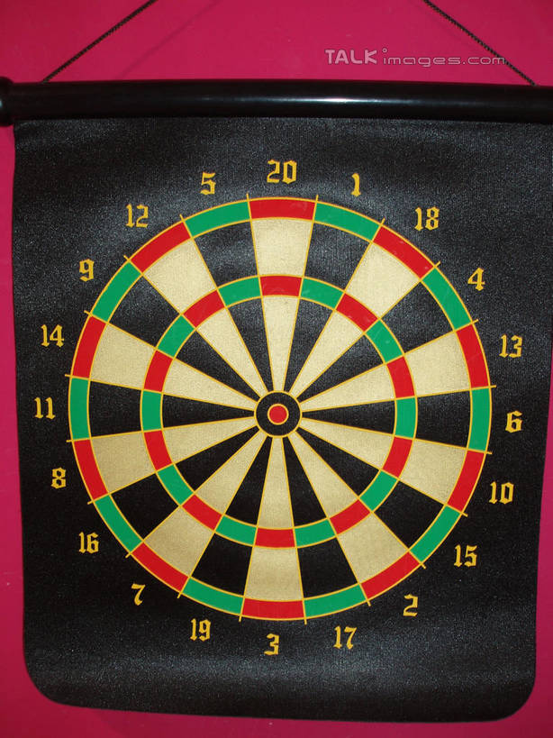 无人,游乐园,竖图,室内,特写,白天,正面,成功,胜利,游乐场,静物,上海,中国,亚洲,粉色背景,飞镖,锦江乐园,靶心,申,瞄准,东亚,闵行区,上海市,中华人民共和国,沪,华东地区,镖针,飞镖运动,乐园,主题公园,彩图,人造公园,主题乐园,shslj1