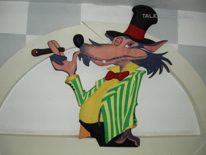 无人,游乐园,横图,室内,白天,正面,绘画,游乐场,狼,野生动物,上海,中国,亚洲,艺术,装饰,墙,文化,壁画,墙壁,墙面,一只,动物,卡通,锦江乐园,华丽,修饰,点缀,申,凶猛,东亚,闵行区,上海市,中华人民共和国,沪,华东地区,衬托,美观,雅致,雅观,乐园,主题公园,残暴,凶残,灰狼,画画,半身,彩图,人造公园,主题乐园,犬科动物,shslj1