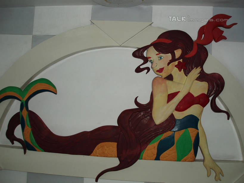 一个人,无人,游乐园,横图,室内,白天,正面,绘画,游乐场,上海,中国,亚洲,仅一个年轻女性,仅一个女性,仅一个人,服装,艺术,装饰,墙,扭头,注视,文化,壁画,墙壁,墙面,衣服,观察,看,转头,卡通,服饰,锦江乐园,观看,华丽,修饰,点缀,申,察看,衣着,穿着,关注,东亚,闵行区,上海市,中华人民共和国,沪,华东地区,衬托,美观,雅致,雅观,乐园,主题公园,衣饰,年轻女性,女人,女性,画画,半身,彩图,人造公园,主题乐园,美人鱼,shslj1