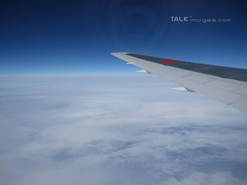 无人,横图,俯视,航拍,室外,特写,白天,飞机,飞翔,阴影,飞行,光线,影子,云,云朵,机翼,交通,翱翔,云彩,航空,飞,蓝色,白云,蓝天,天空,阳光,交通工具,天,运输,一架,晴朗,客机,鸟瞰,载具,晴空,彩图,高角度拍摄,shslj1