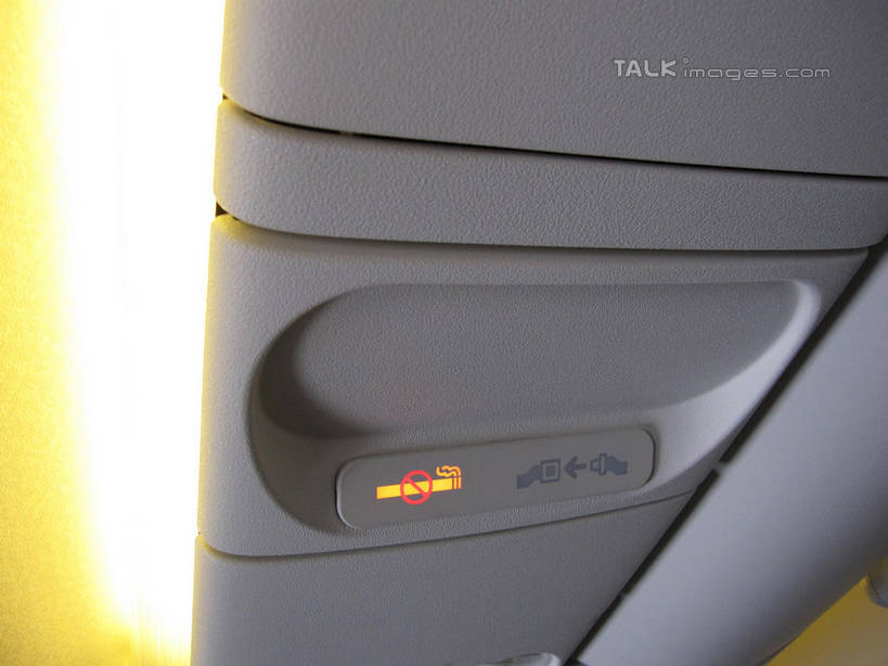 无人,横图,室内,特写,白天,仰视,零件,电路,飞机,关闭,阴影,光线,影子,灯光,交通,航空,开关,按钮,交通工具,打开,机舱,运输,一架,客机,开启,载具,闭合,彩图,低角度拍摄,shslj1