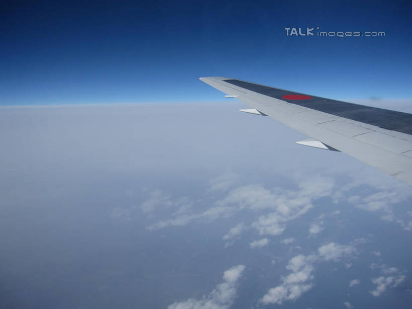 无人,横图,俯视,航拍,室外,特写,白天,飞机,飞翔,阴影,飞行,光线,影子,云,云朵,机翼,交通,翱翔,云彩,航空,飞,蓝色,白云,蓝天,天空,阳光,交通工具,天,运输,一架,晴朗,客机,鸟瞰,载具,晴空,彩图,高角度拍摄,shslj1