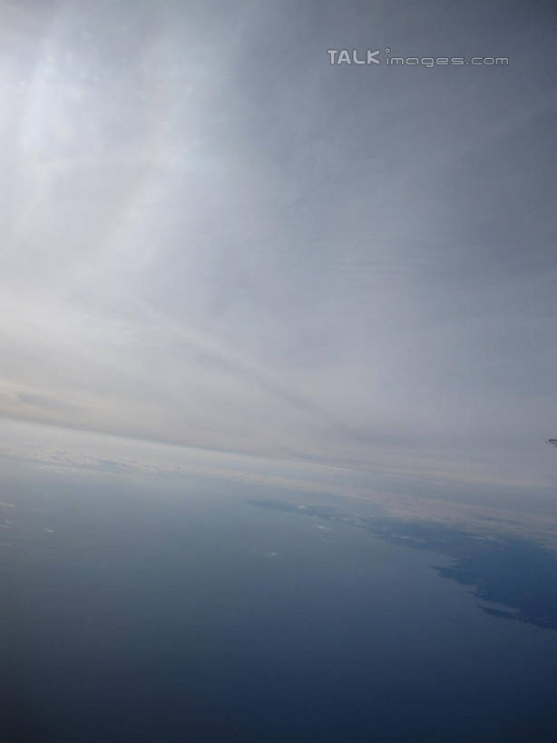 无人,竖图,俯视,航拍,室外,白天,阴影,光线,影子,云,云朵,云彩,蓝色,白云,蓝天,天空,阳光,天,晴朗,鸟瞰,晴空,彩图,高角度拍摄,shslj1