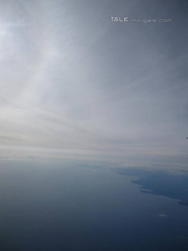 无人,竖图,俯视,航拍,室外,白天,阴影,光线,影子,云,云朵,云彩,蓝色,白云,蓝天,天空,阳光,天,晴朗,鸟瞰,晴空,彩图,高角度拍摄,shslj1