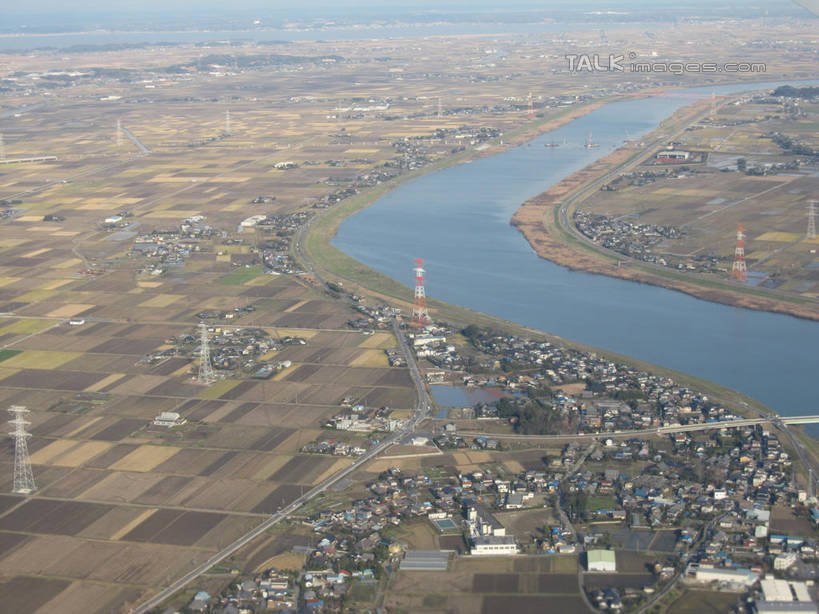 无人,家,农田,横图,俯视,航拍,室外,白天,旅游,度假,庄稼,农作物,河流,美景,水,植物,城市风光,城市,大桥,建筑,立交桥,桥梁,阴影,光线,影子,房屋,屋子,河水,景观,水流,云,云朵,高架,公寓,斜拉桥,桥,云彩,娱乐,建设,洋房,楼房,住宅,树,树木,蓝色,绿色,白云,蓝天,天空,阳光,自然,天,享受,休闲,景色,放松,生长,晴朗,成长,鸟瞰,晴空,彩图,高角度拍摄,耕地,庄稼田,房子,shslj1
