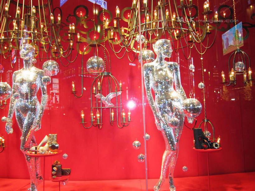 无人,商店,横图,室外,夜晚,正面,购物,度假,消费,美景,窗户,落地窗,城市风光,超市,城市,橱窗,商场,夜景,东京,日本,圣诞节,亚洲,节日,庆祝,装饰,挂饰,人造模特,景观,圣诞球,中央区,文化,娱乐,玻璃窗,球,庆典,享受,休闲,球体,银座,景色,放松,金融,百货,道具,纪念,华丽,修饰,点缀,选购,贸易,百货公司,东亚,服装模特,模特道具,玻璃橱窗,本州,时装道具,展示道具,服装模特道具,陈列道具,关东地方,本州岛,日本国,东京都,衬托,美观,雅致,雅观,血拼,彩图,购物商场,购物中心,商业中心,shslj1