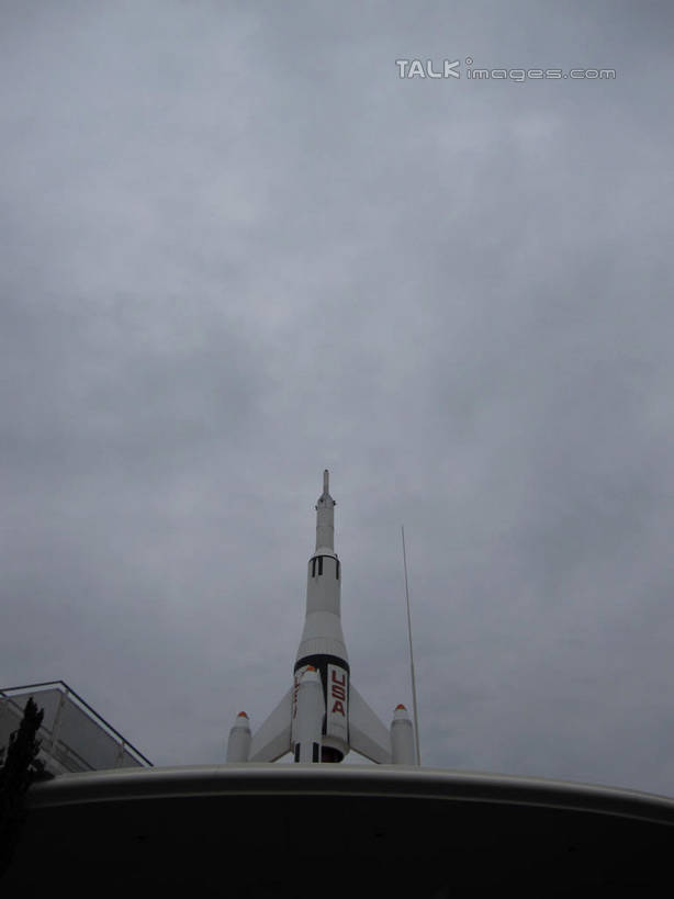 无人,游乐园,竖图,室外,白天,仰视,度假,火箭,航天,科技,美景,城市风光,城市,游乐场,东京,日本,亚洲,科学,景观,娱乐,享受,休闲,迪斯尼乐园,景色,放松,运输,载具,东亚,本州,关东地方,本州岛,日本国,东京都,乐园,主题公园,彩图,低角度拍摄,人造公园,主题乐园,东京迪斯尼乐园,shslj1