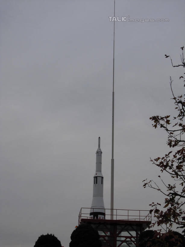 无人,游乐园,家,竖图,室外,白天,仰视,度假,美景,城市风光,城市,游乐场,东京,日本,亚洲,阴影,光线,影子,房屋,屋子,景观,云,云朵,云彩,娱乐,楼房,住宅,蓝色,白云,蓝天,天空,阳光,天,享受,休闲,迪斯尼乐园,景色,放松,晴朗,东亚,本州,关东地方,本州岛,日本国,东京都,乐园,主题公园,晴空,彩图,低角度拍摄,房子,人造公园,主题乐园,东京迪斯尼乐园,shslj1