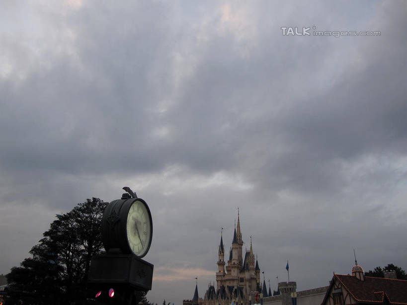 无人,游乐园,横图,室外,白天,仰视,度假,美景,植物,城市风光,城市,游乐场,东京,日本,亚洲,阴影,光线,影子,堡垒,城堡,景观,云,云朵,云彩,娱乐,树,树木,蓝色,绿色,白云,蓝天,天空,阳光,自然,天,享受,休闲,迪斯尼乐园,景色,放松,生长,晴朗,成长,要塞,东亚,本州,关东地方,本州岛,日本国,东京都,乐园,主题公园,设防,晴空,彩图,低角度拍摄,人造公园,主题乐园,东京迪斯尼乐园,shslj1