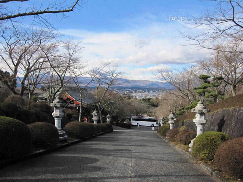 无人,横图,室外,白天,正面,旅游,度假,石头,美景,山,山脉,植物,道路,路,照明,长崎,日本,亚洲,阴影,光线,灯笼,石子,影子,墙,景观,山顶,山峰,云,云朵,小路,交通,山峦,云彩,娱乐,墙壁,墙面,树,树木,蓝色,绿色,白云,蓝天,天空,阳光,自然,灯具,群山,天,享受,休闲,景色,放松,平和公园,生长,晴朗,成长,照亮,照明设备,自然风光,东亚,沉积岩,和平公园,日本国,长崎县,九州本岛,九州,九州岛,九州地方,长崎市,县厅,颠峰,极峰,水成岩,平和纪念公园,长崎平和公园,长崎平和纪念公园,石块,岩石,晴空,彩图,石灯笼,shslj1