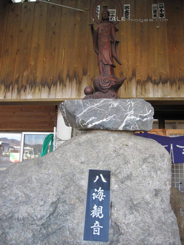 东方人,一个人,无人,站,竖图,室内,白天,仰视,民族服装,智慧,雕塑,日本,亚洲,仅一个年轻女性,仅一个女性,仅一个人,服装,神话,艺术,装饰,日文,标志,雕刻,雕像,文字,字符,黄种人,文化,标识,石雕,石刻,衣服,石碑,工艺品,站着,观音,服饰,纪念,美术,衣着,穿着,主题,传说,陈列,东亚,菩萨,观音菩萨,日本国,功能,美学,日语,衣饰,慈悲,中国神话,观世音,观世音菩萨,观音大士,观自在菩萨,年轻女性,女人,女性,亚洲人,站立,彩图,低角度拍摄,全身,传统服装,民俗服,shslj1