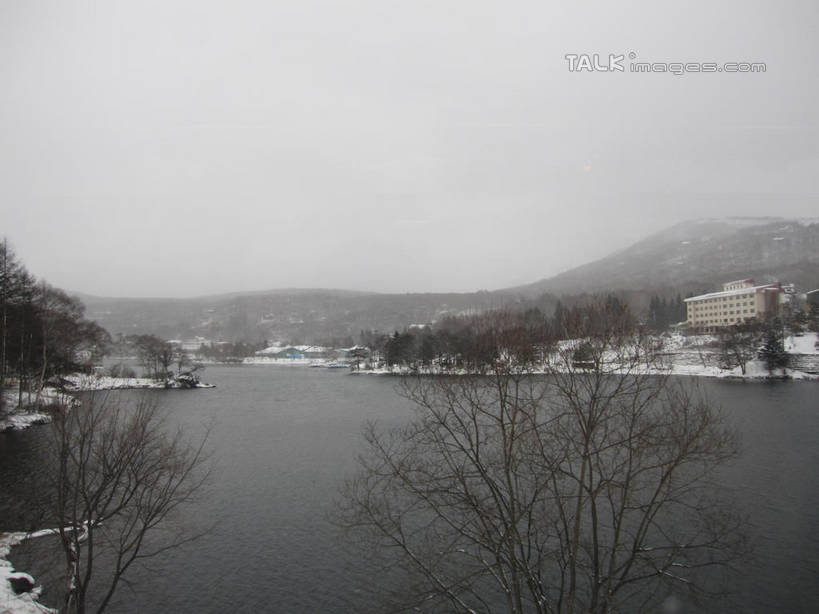 无人,横图,室外,白天,正面,旅游,度假,湖,湖泊,美景,森林,树林,水,雪,植物,大雪,长野县,日本,亚洲,湖面,积雪,景观,水流,水面,雪景,冬季,冬天,娱乐,树,树木,绿色,自然,湖水,享受,休闲,景色,放松,寒冷,白桦,生长,成长,白桦湖,自然风光,东亚,本州,本州岛,日本国,中部地方,长野,严寒,桦树,桦皮树,桦木,彩图,北佐久郡,立科町,shslj1