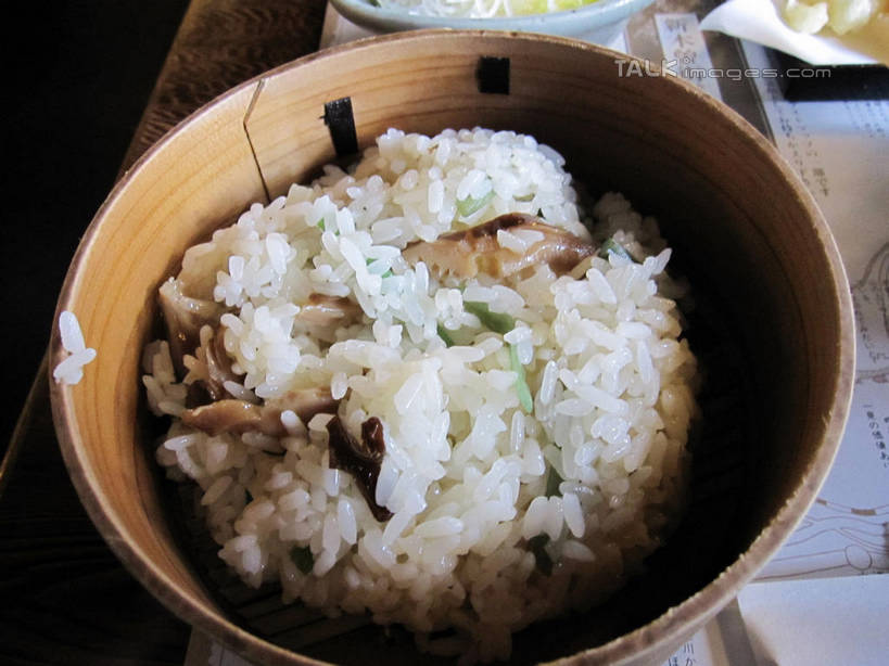 米饭,无人,餐厅,横图,俯视,室内,特写,白天,烹饪,木桶,桶,炒饭,蛋,鸡蛋,日本料理,料理,食品,饭,蛋炒饭,菜肴,美食,食物,一个,容器,日式料理,日式,佳肴,单个,储藏,五谷,储存,卵,彩图,高角度拍摄,餐馆,饭店,饭馆,鸡卵,鸡子,贮存,shslj1