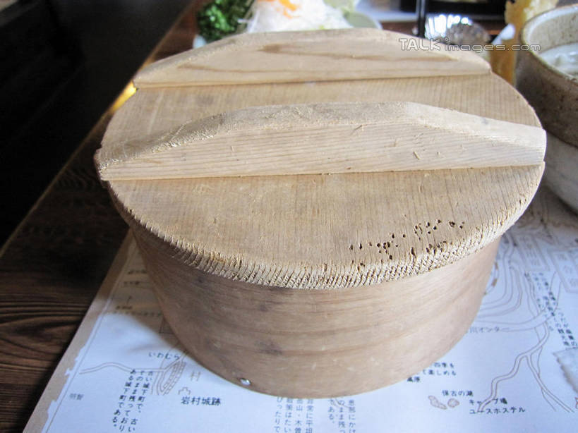 米饭,无人,餐厅,横图,俯视,室内,特写,白天,烹饪,木桶,桶,炒饭,蛋,鸡蛋,日本料理,料理,食品,饭,蛋炒饭,菜肴,美食,食物,一个,容器,日式料理,日式,佳肴,单个,储藏,五谷,储存,卵,彩图,高角度拍摄,餐馆,饭店,饭馆,鸡卵,鸡子,贮存,shslj1