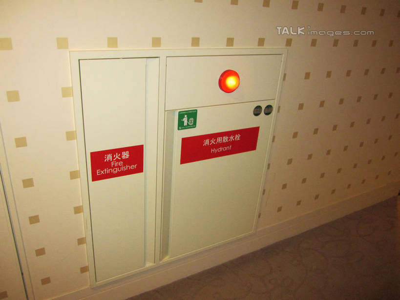 无人,横图,室内,白天,正面,安全,壁纸,地毯,酒店,消防栓,照明,装饰,编织,手工艺品,墙,灯光,织物,警告,墙壁,墙面,灯,工艺品,灯具,警示,消防,华丽,修饰,照亮,点缀,提醒,照明设备,提示,灭火,衬托,美观,雅致,雅观,消防器材,墙纸,彩图,旅店,警示灯,shslj1