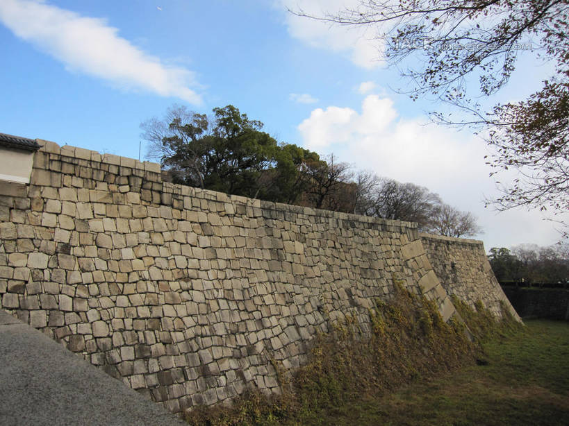 无人,公园,横图,室外,白天,正面,旅游,度假,草地,草坪,石头,植物,标志建筑,地标,建筑,日本,亚洲,阴影,光线,石子,影子,墙,云,云朵,中央区,云彩,娱乐,建设,墙壁,墙面,草,树,树木,蓝色,绿色,白云,蓝天,天空,阳光,自然,天,享受,休闲,旅游胜地,放松,大阪,大阪城公园,生长,晴朗,成长,东亚,本州,大阪府,本州岛,日本国,近畿地方,近畿,石块,晴空,彩图,shslj1