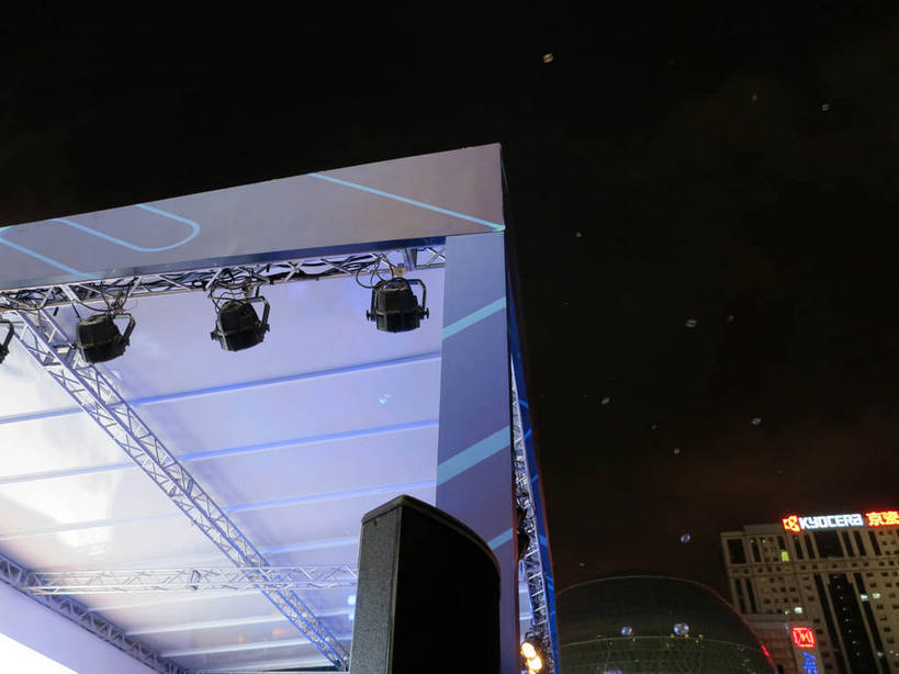 无人,舞台,商店,横图,彩色,室外,夜晚,仰视,购物,度假,消费,美景,植物,城市风光,超市,城市,霓虹灯,商场,夜景,上海,中国,亚洲,阴影,光线,影子,景观,灯光,七彩,娱乐,光源,霓虹,灯,树,树木,绿色,自然,享受,休闲,景色,放松,金融,百货,徐家汇,生长,成长,申,照明设备,选购,贸易,百货公司,东亚,徐汇区,上海市,中华人民共和国,沪,华东地区,氖灯,血拼,表演台,彩图,低角度拍摄,购物商场,购物中心,商业中心,shslj1,上海第六百货,上海六百