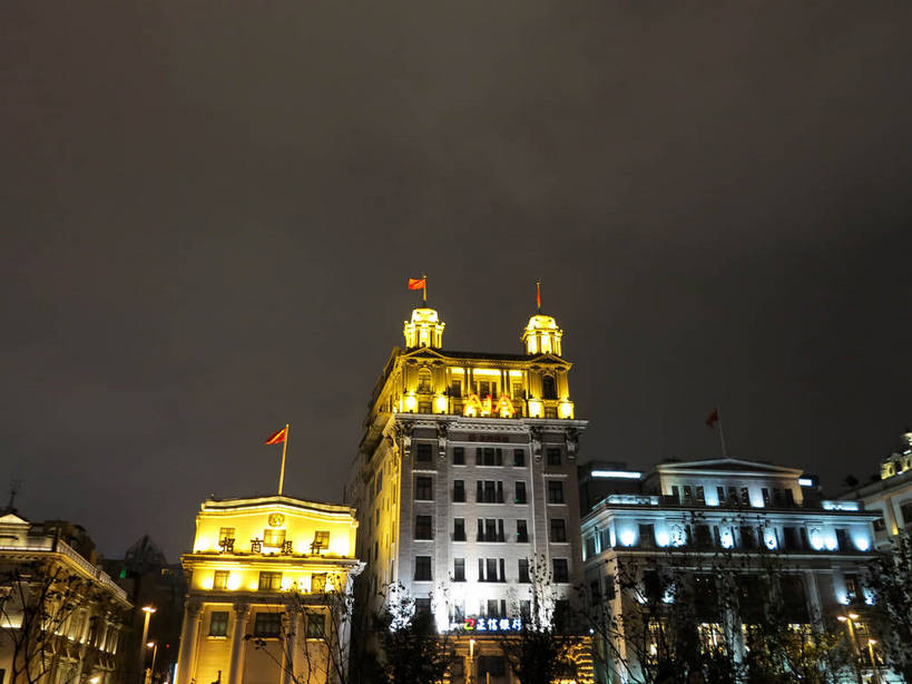 无人,高楼大厦,横图,室外,夜晚,仰视,度假,美景,植物,城市风光,标志建筑,城市,大厦,地标,建筑,摩天大楼,夜景,旗帜,上海,中国,亚洲,阴影,飘扬,光线,影子,景观,建筑群,灯光,娱乐,旗子,建设,黄浦江,树,树木,绿色,自然,外滩,享受,休闲,景色,放松,生长,成长,飘逸,申,飞扬,黄浦区,东亚,友邦大厦,中山东一路,上海市,中华人民共和国,沪,华东地区,旌旗,旗号,彩图,低角度拍摄,大楼,高层建筑,高楼,摩天楼,黄埔滩,上海外滩,外黄埔滩,shslj1