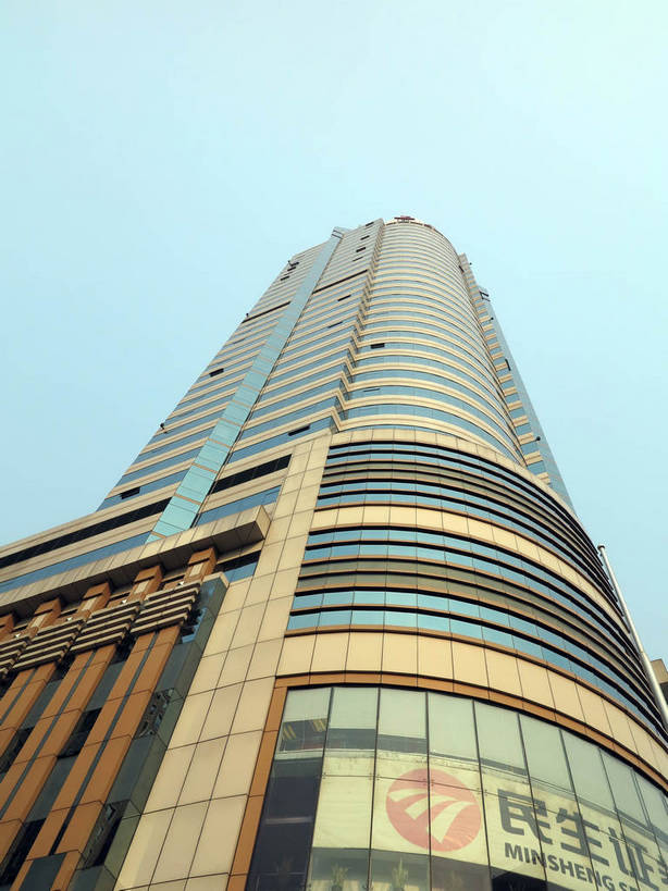 无人,高楼大厦,竖图,室外,白天,仰视,度假,美景,窗户,落地窗,城市风光,标志建筑,城市,大厦,地标,建筑,摩天大楼,上海,中国,亚洲,一排,许多,阴影,整齐,并列,并排,光线,影子,墙,景观,很多,娱乐,建设,玻璃窗,墙壁,墙面,排列,蓝色,蓝天,天空,阳光,天,享受,休闲,景色,放松,晴朗,申,队列,平行,玻璃幕墙,东亚,徐汇区,上海市,万里无云,中华人民共和国,沪,华东地区,晴空,晴空万里,彩图,低角度拍摄,大楼,高层建筑,高楼,摩天楼,漕溪北路,上实大厦,shslj1