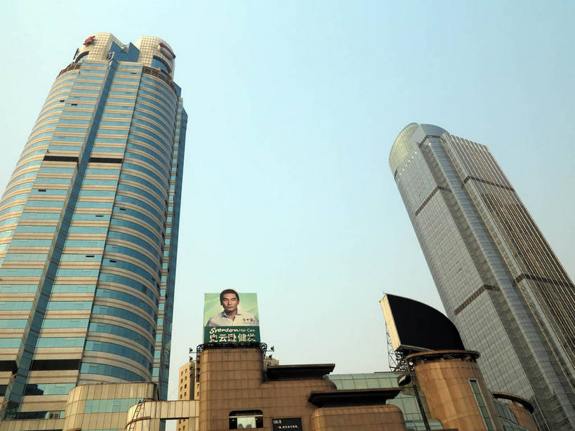 无人,高楼大厦,商店,横图,室外,白天,仰视,购物,度假,消费,美景,城市风光,标志建筑,超市,城市,大厦,地标,建筑,摩天大楼,商场,上海,中国,亚洲,阴影,光线,影子,景观,建筑群,娱乐,建设,蓝色,蓝天,天空,阳光,天,享受,休闲,景色,放松,金融,百货,徐家汇,晴朗,申,选购,贸易,百货公司,东亚,徐汇区,东方商厦,上海市,万里无云,中华人民共和国,沪,华东地区,血拼,晴空,晴空万里,彩图,低角度拍摄,大楼,高层建筑,高楼,购物商场,购物中心,摩天楼,商业中心,漕溪北路,上实大厦,shslj1,实业公寓