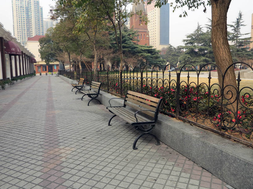 无人,家,高楼大厦,教堂,栏杆,横图,室外,白天,正面,旅游,度假,草地,草坪,美景,名胜古迹,植物,城市风光,标志建筑,城市,大厦,道路,地标,建筑,路,摩天大楼,椅子,上海,中国,亚洲,一排,阴影,节日,遗迹,整齐,盛开,光线,影子,长椅,房屋,屋子,景观,公寓,围栏,小路,交通,花蕾,古迹,文化,文物,娱乐,建设,古建筑,洋房,护栏,楼房,住宅,草,花,花瓣,花朵,鲜花,树,树木,排列,绿色,天空,阳光,自然,天,花苞,花蕊,祈祷,享受,休闲,健康,旅游胜地,景色,放松,许愿,宗教,信仰,生长,成长,纪念,祈求,申,基督教,队列,天主教,信念,古文明,东亚,徐家汇天主堂,徐汇区,上海市,中华人民共和国,沪,华东地区,平安,彩图,房子,大教堂,大楼,高层建筑,高楼,礼拜堂,摩天楼,圣依纳爵堂,圣依纳爵主教座堂,徐家汇大教堂,shslj1,徐家汇源