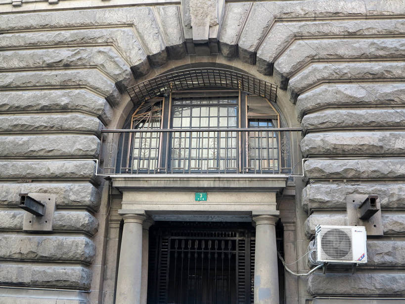 无人,横图,室外,白天,正面,旅游,度假,美景,门,城市风光,标志建筑,城市,地标,建筑,指示牌,上海,中国,亚洲,英文,标志,电器,牌子,数字,文字,字符,字母,墙,景观,门牌,娱乐,标识,建设,墙壁,墙面,空调,门框,享受,休闲,景色,放松,阿拉伯数字,门牌号,英文字母,申,调节,舒适,家电,家用电器,调整,黄浦区,东亚,汉口路,上海市,中华人民共和国,沪,华东地区,空气调节器,彩图,shslj1,外滩啤酒总汇,中粮上海粮油进出口有限公司