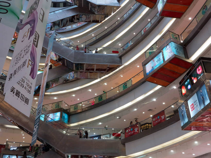 东方人,商店,栏杆,站,横图,室内,白天,仰视,购物,度假,消费,美景,楼梯,城市风光,超市,城市,电梯,商场,照明,上海,中国,亚洲,阴影,服装,光线,英文,标志,扶手,数字,文字,影子,字符,字母,电动扶梯,阶梯,景观,灯光,自动扶梯,运输工具,许多人,休闲装,黄种人,娱乐,标识,护栏,顶灯,顾客,台阶,灯,衣服,灯具,站着,一群人,享受,休闲,休闲服,汉字,景色,放松,金融,百货,阿拉伯数字,服饰,英文字母,照亮,申,照明设备,中文,选购,贸易,百货公司,东亚,长宁区,龙之梦购物中心,上海市,中华人民共和国,沪,华东地区,血拼,国文,华文,主顾,男人,男性,年轻男性,年轻女性,女人,女性,中年男性,中年女性,亚洲人,站立,半身,彩图,低角度拍摄,购物商场,购物中心,商业中心,龙之梦,扶手电梯,升降设备,运输带,自动行人电梯,电扶梯,shslj1
