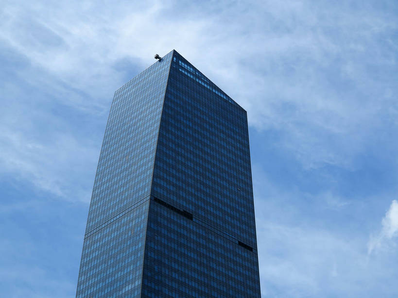 无人,高楼大厦,商店,横图,室外,白天,仰视,购物,度假,消费,美景,窗户,落地窗,城市风光,标志建筑,超市,城市,大厦,地标,建筑,摩天大楼,商场,上海,中国,亚洲,一排,许多,阴影,整齐,并列,并排,光线,影子,景观,云,云朵,很多,云彩,娱乐,建设,玻璃窗,排列,蓝色,白云,蓝天,天空,阳光,天,享受,休闲,景色,放松,金融,百货,晴朗,申,队列,平行,选购,玻璃幕墙,贸易,百货公司,东亚,长宁区,龙之梦购物中心,上海市,中华人民共和国,沪,华东地区,血拼,晴空,彩图,低角度拍摄,大楼,高层建筑,高楼,购物商场,购物中心,摩天楼,商业中心,龙之梦,shslj1