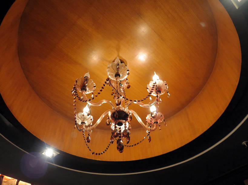 无人,横图,室内,特写,白天,仰视,时尚,天花板,照明,阴影,光线,影子,墙,灯光,水晶,吊灯,水晶灯,墙壁,墙面,灯,灯具,橙色,华丽,照亮,照明设备,高贵,水晶吊灯,水晶制品,富丽,华美,彩图,低角度拍摄,水晶石,shslj1