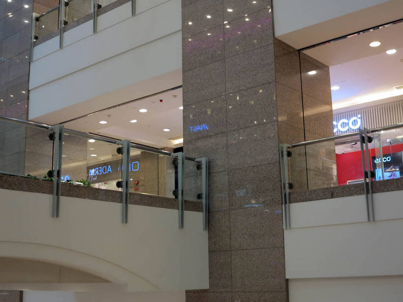 无人,商店,栏杆,横图,室内,白天,仰视,购物,度假,消费,美景,城市风光,超市,城市,商场,照明,上海,中国,亚洲,阴影,光线,影子,景观,围栏,灯光,娱乐,护栏,顶灯,灯,灯具,享受,休闲,景色,放松,金融,百货,港汇广场,徐家汇,照亮,申,照明设备,选购,贸易,百货公司,东亚,徐汇区,上海市,中华人民共和国,沪,华东地区,虹桥路,血拼,彩图,低角度拍摄,购物商场,购物中心,商业中心,港汇恒隆广场,shslj1