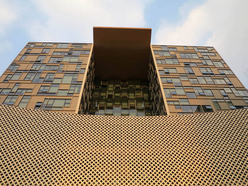 无人,博物馆,高楼大厦,横图,室外,白天,仰视,度假,美景,窗户,落地窗,城市风光,标志建筑,城市,大厦,地标,建筑,摩天大楼,上海,中国,亚洲,一排,许多,阴影,研究,整齐,并列,并排,光线,影子,景观,云,云朵,很多,教育,云彩,娱乐,建设,玻璃窗,排列,蓝色,白云,蓝天,天空,阳光,天,享受,休闲,景色,放松,徐家汇,晴朗,展览,申,队列,欣赏,平行,陈列,玻璃幕墙,东亚,徐汇区,上海市,中华人民共和国,沪,华东地区,典藏,晴空,彩图,低角度拍摄,大楼,高层建筑,高楼,摩天楼,shslj1,上海电影博物馆