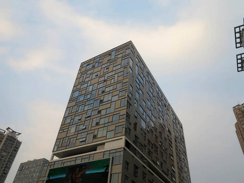 无人,博物馆,高楼大厦,横图,室外,白天,仰视,度假,美景,窗户,落地窗,城市风光,标志建筑,城市,大厦,地标,建筑,摩天大楼,上海,中国,亚洲,一排,许多,阴影,研究,整齐,并列,并排,光线,影子,景观,云,云朵,很多,教育,云彩,娱乐,建设,玻璃窗,排列,蓝色,白云,蓝天,天空,阳光,天,享受,休闲,景色,放松,徐家汇,晴朗,展览,申,队列,欣赏,平行,陈列,玻璃幕墙,东亚,徐汇区,上海市,中华人民共和国,沪,华东地区,典藏,晴空,彩图,低角度拍摄,大楼,高层建筑,高楼,摩天楼,shslj1,上海电影博物馆