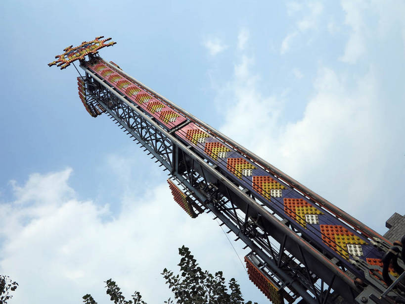 无人,横图,室外,白天,仰视,旅游,度假,游戏,植物,太湖,中国,亚洲,阴影,光线,影子,云,云朵,玩,云彩,娱乐,江苏,无锡,树,树木,蓝色,绿色,白云,蓝天,天空,阳光,自然,天,享受,休闲,放松,游乐设施,跳楼机,生长,晴朗,成长,活动,发泄,消遣,智力,下降,降落,东亚,三国城,江苏省,中华人民共和国,华东地区,苏,宣泄,无锡市,滑落,游艺设施,降低,爬升,下跌,下落,晴空,玩耍,嬉戏,彩图,低角度拍摄,shslj1,无锡三国影视城,无锡影视基地