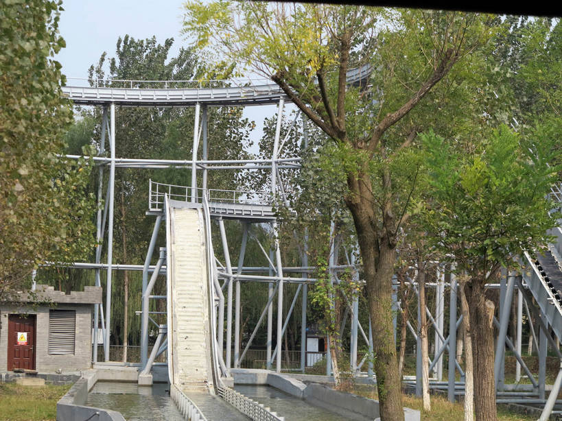 无人,横图,室外,白天,正面,旅游,度假,游戏,草地,草坪,美景,水,植物,太湖,中国,亚洲,阴影,波纹,光线,影子,景观,水流,涟漪,玩,娱乐,江苏,无锡,草,树,树木,蓝色,绿色,倒影,蓝天,水纹,天空,阳光,自然,波浪,天,享受,休闲,景色,放松,游乐设施,生长,晴朗,成长,活动,倒映,发泄,消遣,智力,自然风光,激流勇进,东亚,三国城,江苏省,万里无云,中华人民共和国,华东地区,苏,水晕,宣泄,无锡市,滑落,游艺设施,反照,爬升,倒转,晴空,晴空万里,玩耍,嬉戏,彩图,shslj1,无锡三国影视城,无锡影视基地