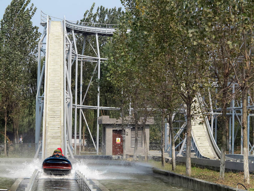 无人,横图,室外,白天,正面,旅游,度假,游戏,草地,草坪,美景,水,植物,太湖,中国,亚洲,阴影,波纹,飞溅,溅,光线,液体,影子,景观,水滴,水流,涟漪,玩,娱乐,江苏,无锡,水珠,草,树,树木,蓝色,绿色,倒影,蓝天,水纹,天空,阳光,自然,波浪,天,享受,休闲,景色,放松,游乐设施,生长,晴朗,成长,活动,倒映,发泄,喷洒,消遣,智力,自然风光,激流勇进,东亚,三国城,江苏省,万里无云,中华人民共和国,华东地区,苏,水晕,宣泄,无锡市,滑落,游艺设施,反照,爬升,倒转,晴空,晴空万里,玩耍,嬉戏,彩图,shslj1,无锡三国影视城,无锡影视基地