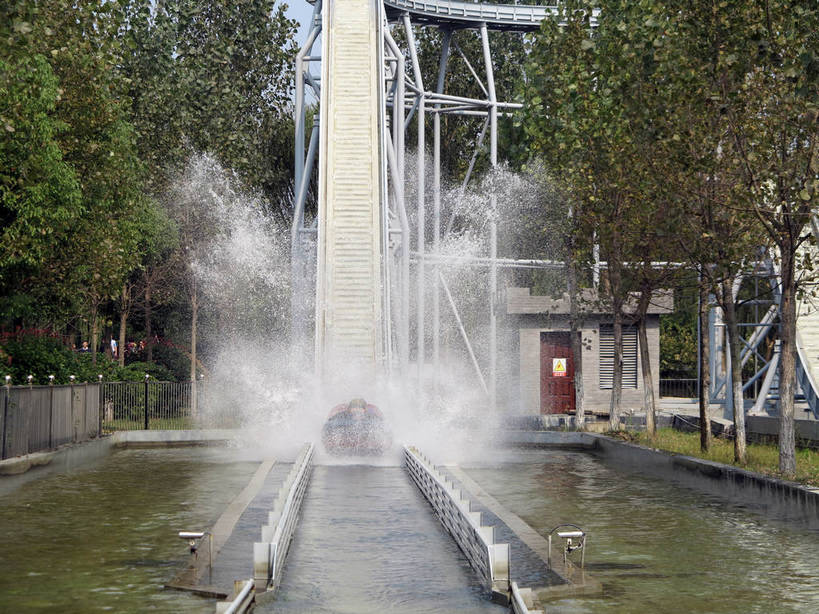 无人,横图,室外,白天,正面,旅游,度假,游戏,草地,草坪,美景,水,植物,太湖,中国,亚洲,阴影,波纹,飞溅,溅,光线,液体,影子,景观,水滴,水流,涟漪,玩,娱乐,江苏,无锡,水珠,草,树,树木,蓝色,绿色,倒影,蓝天,水纹,天空,阳光,自然,波浪,天,享受,休闲,景色,放松,游乐设施,生长,晴朗,成长,活动,倒映,发泄,喷洒,消遣,智力,自然风光,激流勇进,东亚,三国城,江苏省,万里无云,中华人民共和国,华东地区,苏,水晕,宣泄,无锡市,滑落,游艺设施,反照,爬升,倒转,晴空,晴空万里,玩耍,嬉戏,彩图,shslj1,无锡三国影视城,无锡影视基地