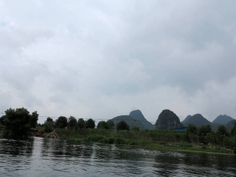 无人,横图,室外,白天,正面,旅游,度假,草地,草坪,河流,美景,山,山脉,树林,水,植物,桂林,中国,亚洲,波纹,河水,景观,山峰,水流,乌云,云,阴天,云朵,涟漪,山峦,云彩,娱乐,草,树,树木,绿色,水纹,天空,自然,波浪,群山,天,享受,休闲,景色,放松,生长,成长,广西,昏暗,阴沉,自然风光,东亚,漓江,阳朔,广西壮族自治区,中华人民共和国,桂林市,桂,华南地区,水晕,阳朔县,彩图,遇龙河,shslj1