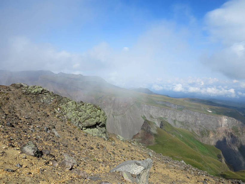 无人,横图,室外,白天,正面,旅游,度假,石头,美景,山,山脉,雾,长白山,中国,亚洲,阴影,朦胧,模糊,光线,石子,影子,景观,山峰,云,云朵,山峦,云彩,娱乐,蓝色,白云,蓝天,天空,阳光,自然,群山,天,享受,休闲,景色,放松,晴朗,连绵,迷雾,绵延,自然风光,东亚,天池,吉林,吉林省,中华人民共和国,东北地区,吉,联贯,石块,岩石,大雾,晴空,彩图,长白山脉,shslj1