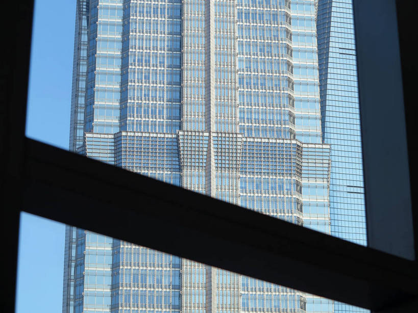 无人,高楼大厦,横图,室内,白天,仰视,度假,美景,窗户,落地窗,城市风光,标志建筑,城市,大厦,地标,建筑,摩天大楼,上海,中国,亚洲,阴影,光线,影子,景观,建筑群,娱乐,建设,浦东,玻璃窗,蓝色,蓝天,天空,阳光,天,享受,休闲,景色,放松,晴朗,申,玻璃幕墙,金融中心,陆家嘴,陆家嘴金融贸易区,浦东新区,东亚,上海市,万里无云,中华人民共和国,沪,华东地区,中国保险大厦,晴空,晴空万里,彩图,低角度拍摄,大楼,高层建筑,高楼,摩天楼,shslj1