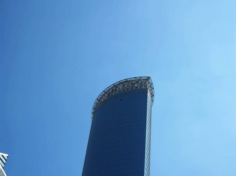 无人,高楼大厦,横图,室外,特写,白天,仰视,旅游,度假,窗户,落地窗,标志建筑,大厦,地标,建筑,摩天大楼,上海,中国,亚洲,一排,一幢,许多,阴影,整齐,并列,并排,光线,影子,很多,娱乐,建设,浦东,玻璃窗,中银大厦,排列,蓝色,蓝天,天空,阳光,天,享受,休闲,旅游胜地,放松,晴朗,申,队列,平行,玻璃幕墙,金融中心,陆家嘴,陆家嘴金融贸易区,浦东新区,东亚,上海市,万里无云,中华人民共和国,沪,华东地区,晴空,晴空万里,彩图,低角度拍摄,大楼,高层建筑,高楼,摩天楼,上海中银大厦,shslj1