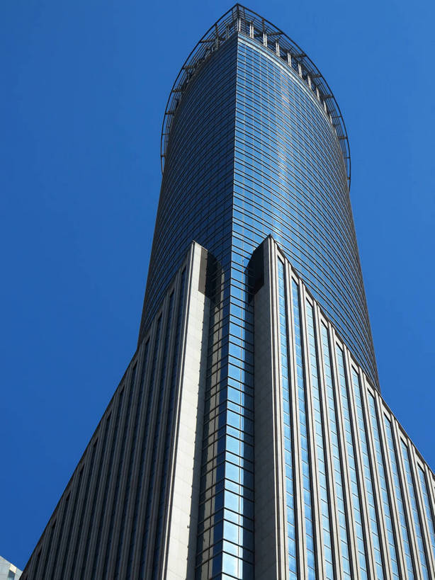 无人,高楼大厦,竖图,室外,特写,白天,仰视,度假,美景,窗户,落地窗,城市风光,标志建筑,城市,大厦,地标,建筑,摩天大楼,上海,中国,亚洲,一排,一幢,许多,阴影,整齐,并列,并排,光线,影子,景观,很多,娱乐,建设,浦东,玻璃窗,中银大厦,排列,蓝色,蓝天,天空,阳光,天,享受,休闲,景色,放松,晴朗,申,队列,平行,玻璃幕墙,金融中心,陆家嘴,陆家嘴金融贸易区,浦东新区,东亚,上海市,万里无云,中华人民共和国,沪,华东地区,晴空,晴空万里,彩图,低角度拍摄,大楼,高层建筑,高楼,摩天楼,上海中银大厦,shslj1