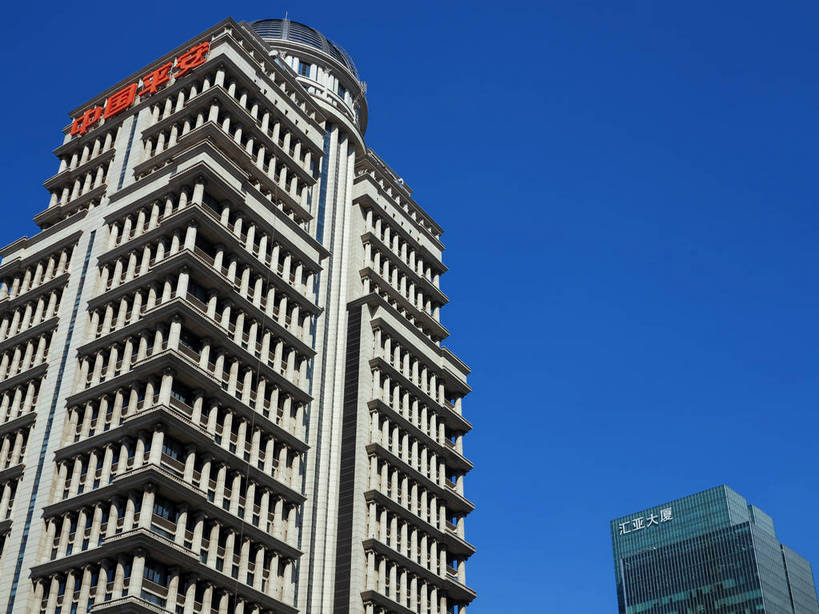 无人,高楼大厦,横图,室外,白天,仰视,旅游,度假,窗户,落地窗,标志建筑,大厦,地标,建筑,摩天大楼,上海,中国,亚洲,一排,许多,阴影,整齐,并列,并排,光线,标志,文字,影子,字符,很多,娱乐,标识,建设,浦东,玻璃窗,排列,蓝色,蓝天,天空,阳光,天,享受,休闲,汉字,旅游胜地,放松,晴朗,申,队列,中文,平行,玻璃幕墙,金融中心,陆家嘴,陆家嘴金融贸易区,浦东新区,东亚,平安金融大厦,上海市,万里无云,两幢,中华人民共和国,沪,华东地区,国文,华文,晴空,晴空万里,彩图,低角度拍摄,大楼,高层建筑,高楼,摩天楼,中国平安金融大厦,shslj1,汇亚大厦