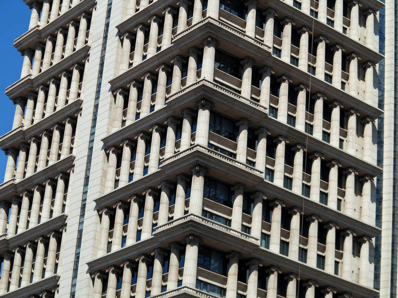 无人,高楼大厦,横图,室外,特写,白天,仰视,旅游,度假,窗户,标志建筑,大厦,地标,建筑,摩天大楼,上海,中国,亚洲,一排,一幢,许多,阴影,整齐,并列,并排,光线,影子,柱子,很多,娱乐,建设,浦东,玻璃窗,排列,蓝色,蓝天,天空,阳光,天,享受,休闲,旅游胜地,放松,晴朗,申,队列,平行,金融中心,陆家嘴,陆家嘴金融贸易区,浦东新区,东亚,平安金融大厦,上海市,万里无云,中华人民共和国,沪,华东地区,晴空,晴空万里,彩图,低角度拍摄,大楼,高层建筑,高楼,摩天楼,中国平安金融大厦,shslj1