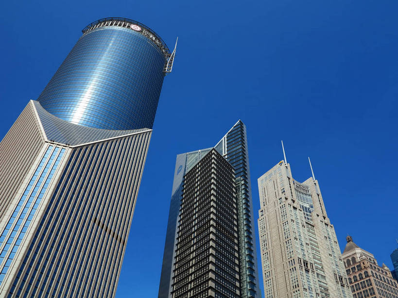 无人,高楼大厦,横图,室外,白天,仰视,度假,美景,窗户,落地窗,城市风光,标志建筑,城市,大厦,地标,建筑,摩天大楼,上海,中国,亚洲,一排,许多,阴影,整齐,并列,并排,光线,影子,景观,建筑群,很多,娱乐,建设,浦东,玻璃窗,中银大厦,排列,蓝色,蓝天,天空,阳光,天,享受,休闲,景色,放松,晴朗,申,队列,平行,玻璃幕墙,金融中心,陆家嘴,陆家嘴金融贸易区,浦东新区,东亚,上海市,万里无云,中华人民共和国,沪,华东地区,交银金融大厦,时代金融中心,晴空,晴空万里,彩图,低角度拍摄,大楼,高层建筑,高楼,摩天楼,上海银行大厦,上海中银大厦,shslj1,黄金置地大厦