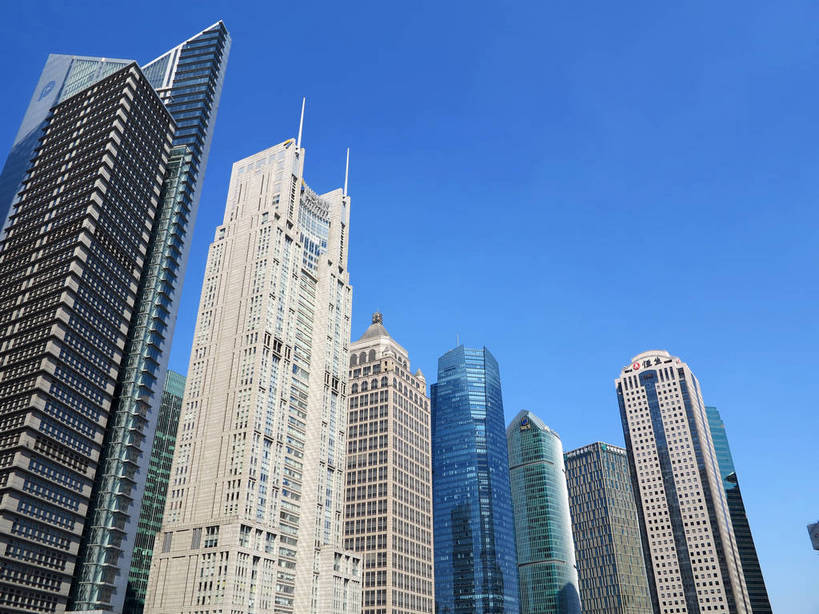 无人,高楼大厦,横图,室外,白天,仰视,度假,美景,窗户,落地窗,城市风光,标志建筑,城市,大厦,地标,建筑,摩天大楼,上海,中国,亚洲,一排,许多,阴影,整齐,并列,并排,光线,影子,景观,建筑群,很多,娱乐,建设,浦东,玻璃窗,排列,蓝色,蓝天,天空,阳光,天,享受,休闲,景色,放松,晴朗,申,队列,平行,玻璃幕墙,金融中心,陆家嘴,陆家嘴金融贸易区,浦东新区,东亚,上海市,万里无云,中华人民共和国,沪,华东地区,交银金融大厦,时代金融中心,晴空,晴空万里,彩图,低角度拍摄,大楼,高层建筑,高楼,摩天楼,上海银行大厦,shslj1,黄金置地大厦,上海恒生银行大厦,上海农银大厦