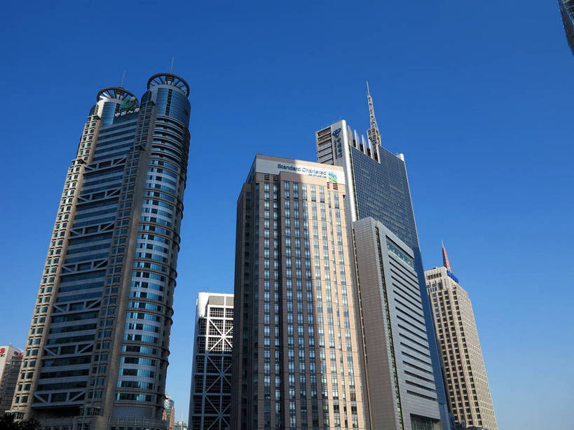 无人,高楼大厦,横图,室外,白天,仰视,度假,美景,窗户,落地窗,城市风光,标志建筑,城市,大厦,地标,建筑,摩天大楼,上海,中国,亚洲,一排,许多,阴影,整齐,并列,并排,光线,影子,景观,建筑群,很多,娱乐,建设,浦东,玻璃窗,排列,蓝色,蓝天,天空,阳光,天,享受,休闲,景色,放松,晴朗,申,队列,平行,玻璃幕墙,金融中心,陆家嘴,陆家嘴金融贸易区,浦东新区,东亚,上海市,万里无云,中华人民共和国,沪,华东地区,中国保险大厦,上海信息大楼,渣打银行大厦,晴空,晴空万里,彩图,低角度拍摄,大楼,高层建筑,高楼,摩天楼,shslj1