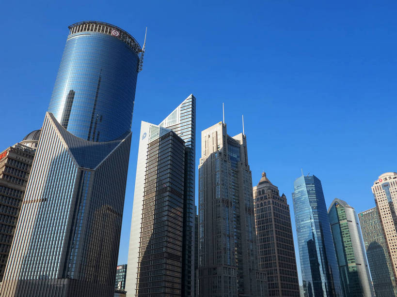 无人,高楼大厦,横图,室外,白天,仰视,度假,美景,窗户,落地窗,城市风光,标志建筑,城市,大厦,地标,建筑,摩天大楼,上海,中国,亚洲,一排,许多,阴影,整齐,并列,并排,光线,影子,景观,建筑群,很多,娱乐,建设,浦东,玻璃窗,中银大厦,排列,蓝色,蓝天,天空,阳光,天,享受,休闲,景色,放松,晴朗,申,队列,平行,玻璃幕墙,金融中心,陆家嘴,陆家嘴金融贸易区,浦东新区,东亚,平安金融大厦,上海市,万里无云,中华人民共和国,沪,华东地区,交银金融大厦,时代金融中心,晴空,晴空万里,彩图,低角度拍摄,大楼,高层建筑,高楼,摩天楼,恒生银行大厦,中国平安金融大厦,上海银行大厦,上海中银大厦,shslj1,黄金置地大厦,上海恒生银行大厦