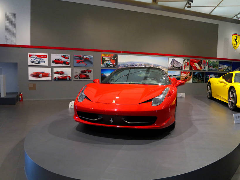 无人,博物馆,横图,室内,白天,正面,旅游,度假,显示器,标志建筑,地标,建筑,汽车,照明,上海,中国,亚洲,两辆,停靠,阴影,研究,光线,屏幕,影子,墙,灯光,跑车,教育,娱乐,显示屏,建设,顶灯,墙壁,墙面,车,灯,黄色,红色,灯具,交通工具,享受,休闲,上海世博馆,世博馆,上海世博会,世博,世博会,旅游胜地,放松,展览,照亮,申,照明设备,停泊,欣赏,载具,陈列,输出设备,东亚,世博园,意大利馆,法拉利,上海市,中华人民共和国,沪,华东地区,典藏,彩图,意大利国家馆,shslj1